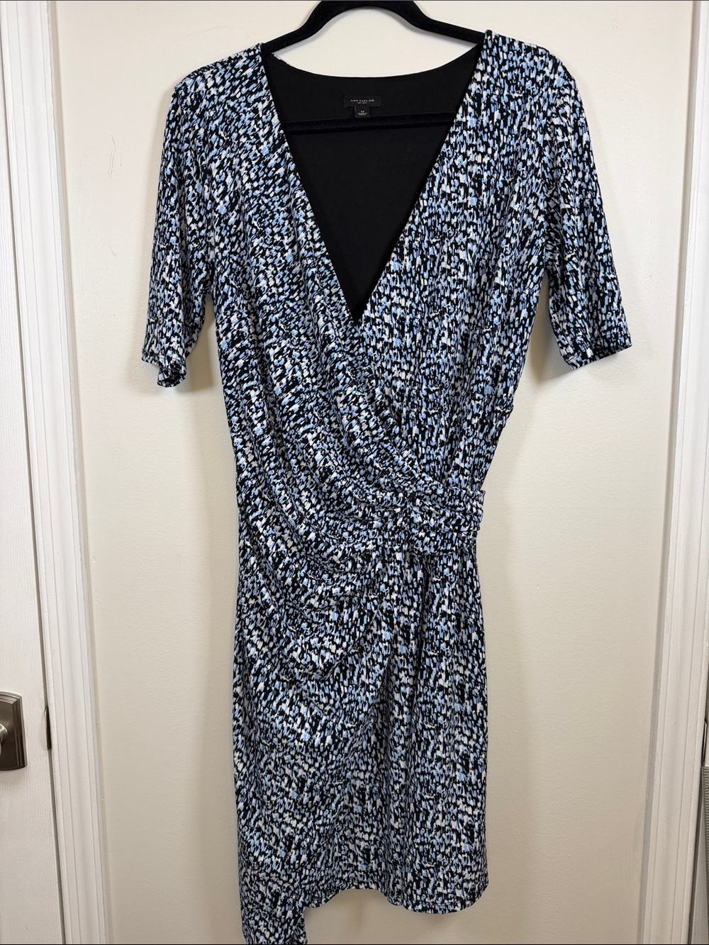 Ann Taylor Blue Black Abstract Print Faux Wrap Dress Knee Length 3/4 Sleeve M